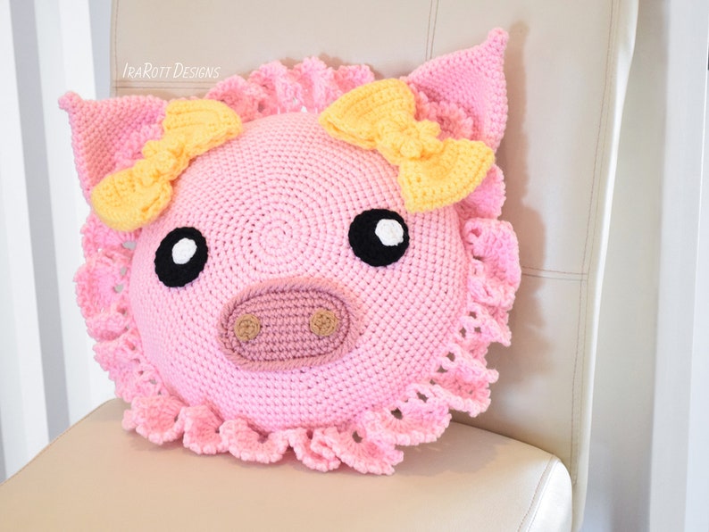 CROCHET PATTERN Pinky The Piggy Pillow image 1