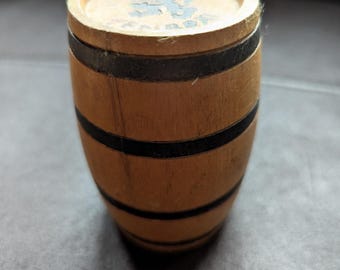Barril publicitario vintage de madera Lowenbrau pequeño de 9 cm de alto