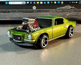 Een op maat gemaakte, zeer gedetailleerde Matchbox-auto op schaal 1/64 van een Z/28 Camaro RS uit 1971.