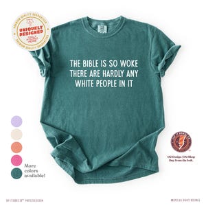 Die Bibel ist so aufgewacht Shirt: Antirassistisches christliches Komfortfarben-T-Shirt