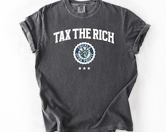 Camiseta Tax The Rich: Camiseta estilo universitário com cores confortáveis