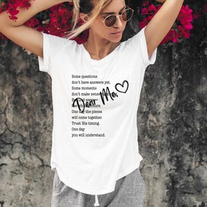 Peut inclure: Panneau en bois rustique avec l'inscription "Welcome to our home" dans un style manuscrit. Le panneau présente une finition vieillie et un design simple et accueillant, idéal pour un porche ou une entrée.