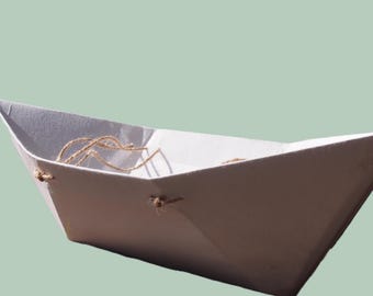 Urna con forma de barco de origami para esparcir cenizas sobre el agua - Papel 100% biodegradable