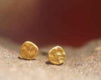 24K Gold Dotted  Studs//2-8 mm Tiny Earrings //Handcrafted Earrings// Minimalist Jewelry// Wedding Earrings//hammered gold studs//solid gold