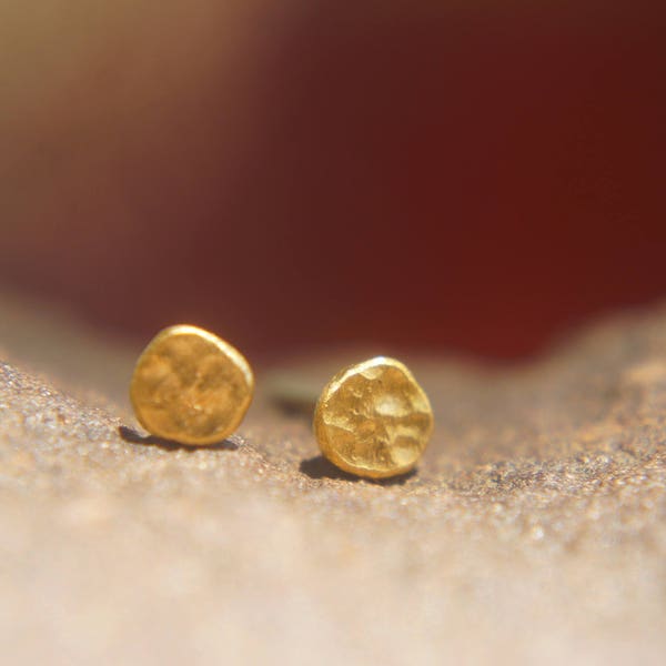 24K Gold Dotted  Studs//2-8 mm Tiny Earrings //Handcrafted Earrings// Minimalist Jewelry// Wedding Earrings//hammered gold studs//solid gold