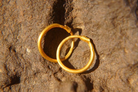 Small 24k gold hoop earrings deals