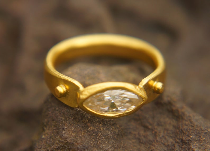 marquise moissanit sten guldring//hantverksmässig massiv guldring//24k guld moissanit ring//hantverksmässig förlovningsring//24k guldring// guldring bild 6