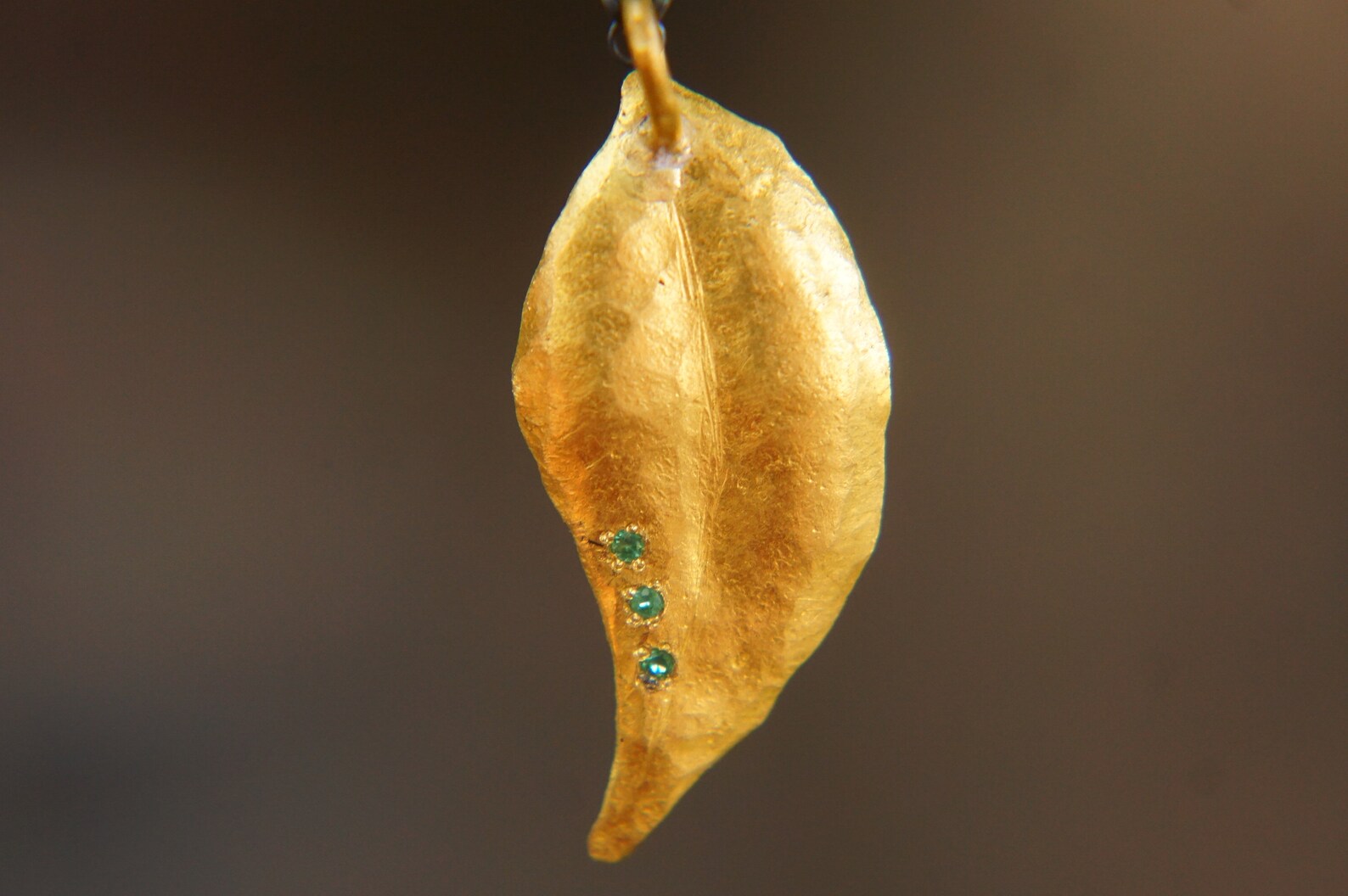 Emerald Leaf Pendant Hammered Gold Leaf Organic Rustic Leaf Etsy