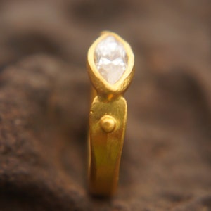 marquise moissanit sten guldring//hantverksmässig massiv guldring//24k guld moissanit ring//hantverksmässig förlovningsring//24k guldring// guldring bild 5