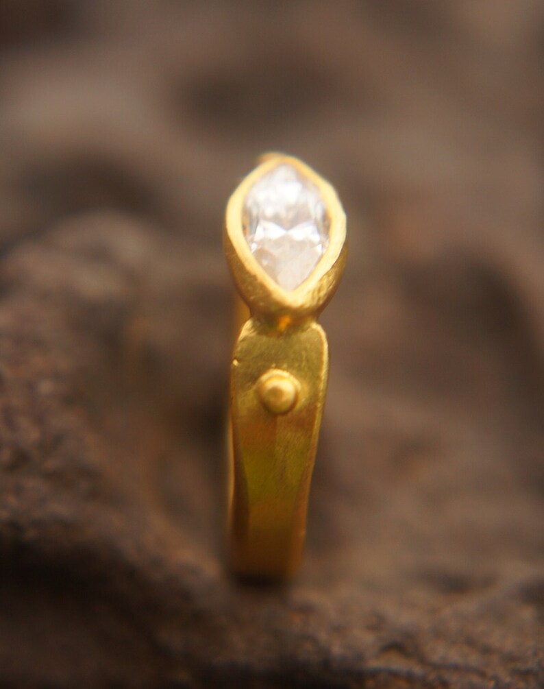 marquise moissanit sten guldring//hantverksmässig massiv guldring//24k guld moissanit ring//hantverksmässig förlovningsring//24k guldring// guldring bild 5