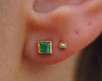 24k gold square emerald studs//emerald Studs//emerald earrings//24k gold earrings//gold emerald studs//square gold studs//24k gold earrings