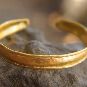 Solid 22k Gold Bracelet//Sizable 22k Gold Bracelet//22k Gold Uzbek tradition bracelet// gold Hammered Women Men bracelet//artisan bracelet
