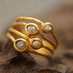 rough diamond ring// gold diamond ring//white diamond gold ring//gold stacking ring//24k gold ring //fine gold ring//gold stacking ring