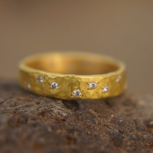 winziger Diamanten Ring//22k Gold Diamanten Ring//gehämmerter Verlobungsring//22k Gold Verlobungsring//Multi Stone Diamanten Ring//Boho Verlobungsring