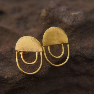 24k gold studs//classic gold studs//hammered gold studs//artisan gold studs//24k gold earrings//solid gold studs
