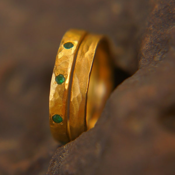 wedding ring set//gold emerald ring//hammered engagement ring//22k gold engagement//artisan diamond ring//boho engagement ring