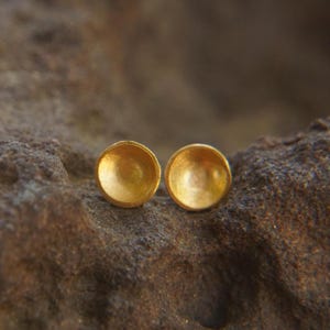 24K Gold studs//24k gold dome earrings//for sensitive ears//minimalist Jewelry//biblical jewelry collection//solid gold//disc gold studs