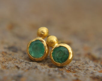 24k gold studs//24k emerald Studs//gold emerald Earrings//emerald earrings//24k gold earrings// emerald gold studs//emerald gold studs 24k