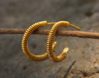 24k gold hoop earring//everyday gold hoops//24k gold jewelry//handmade wire hoops//artisan fine gold unisex hoops//unique small hoop