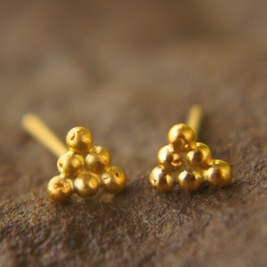 24k gold nuggets studs//hammered gold studs//classic dots gold studs//artisan gold studs//hand made gold earrings//nuggets gold earrings