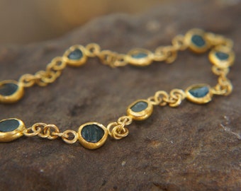 gold tourmaline bracelet//24k gold bracelet//24k gold bracelet//charm bracelet gem stone//tourmaline gold bracelet//rough stone charm//24k