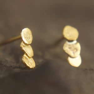 24K Gold nugget Studs//24k gold Earrings//organic pebble studs// Minimalist Jewelry// Wedding Earrings//24k gold studs//gold flower studs