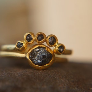 rough diamond ring//black diamond ring//diamond gold ring//unique engagement ring//24k gold ring //artisan gold ring//gold stacking ring