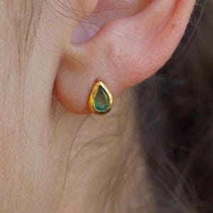 24k gold green emerald studs//gold emerald earrings//24k gold studs//24k handmade Earrings//artisan emerald earrings//24k gold jewelry
