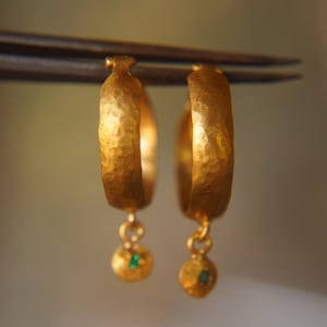 22k gold hoop earring//gold emerald hoops//22k gold jewelry//handmade gold hoop earrings//artisan 22k gold emerald hoops//everyday gold hoop