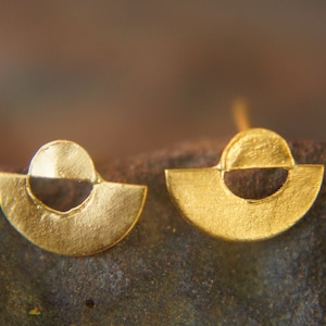 24k gold studs//classic gold studs//hammered gold studs//artisan gold studs//24k gold earrings//solid gold studs