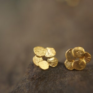 24K Gold nugget Studs//24k gold Earrings//organic pebble studs// Minimalist Jewelry// Wedding Earrings//24k gold studs//gold flower studs