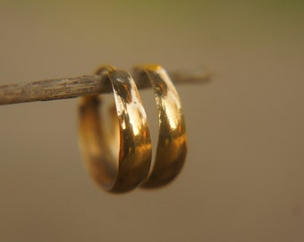 24k gold hoop earring//classic hoop//24k gold jewelry//solid gold hoop earring//handmade gold earrings//artisan fine gold hoops//unique hoop