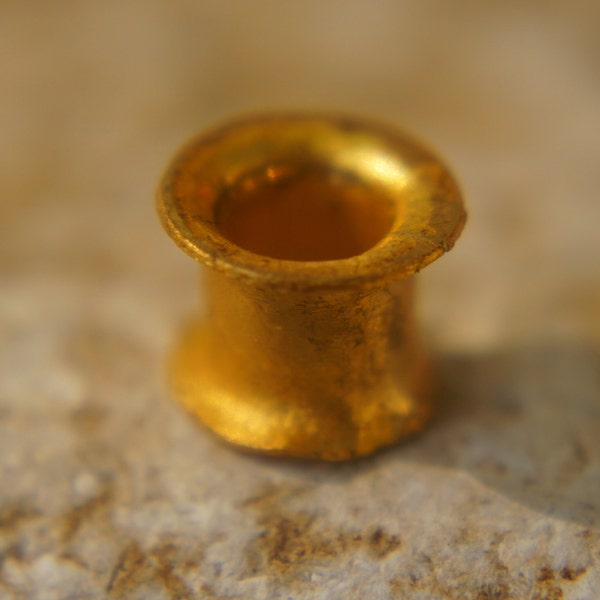 Tapón de oído de oro de 24k//túnel de carne de oro//túnel de oro de 24k//túnel de oro macizo//tapón de calibre//tapón de oído de oro//túnel de oído orgánico//tapones hechos a mano