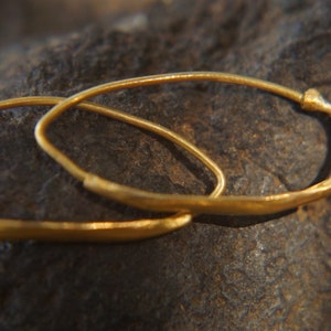 22k gold hoop earring//artisan hoop earring//22k gold jewelry//everyday gold hoop earrings//artisan gold hoops//unique gold hoop//22k gold