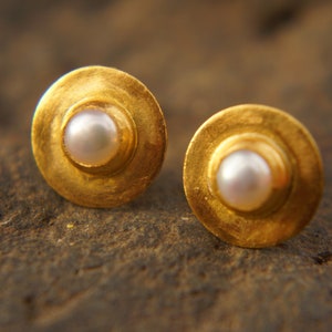 solid 24k gold//24k pearl Studs//gold pearl Earrings//gold stud earrings//24k gold earrings//pearl gold studs//hand made gold  studs