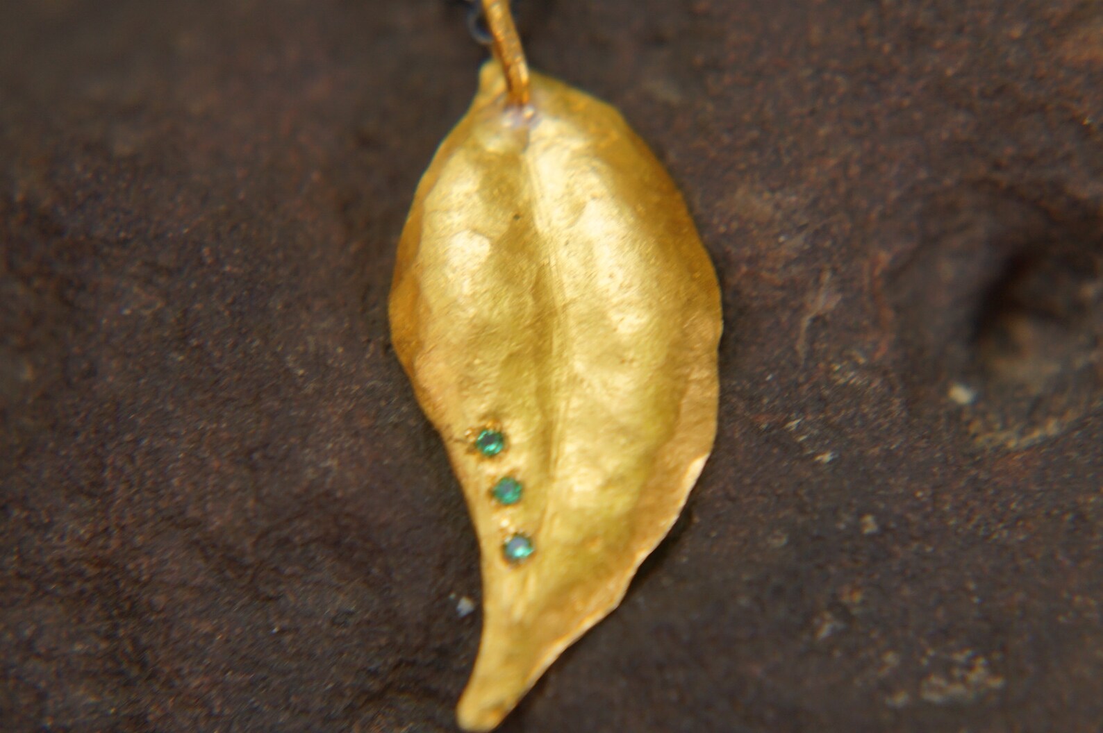 Emerald Leaf Pendant Hammered Gold Leaf Organic Rustic Leaf Etsy