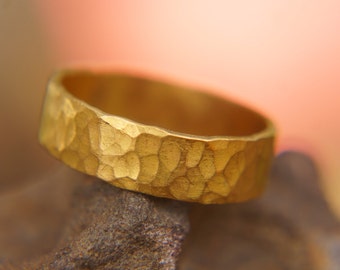 banda de la boda de los hombres, oro amarillo de 22k, artesanal hecho a mano uno de un tipo, anillo de oro de la mans, oro sólido de la hombre, banda de la boda del oro martillado, oro 22k