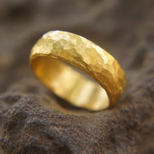 24k gold ring//gold statement ring//24k engagement ring//24k gold wedding ring//artisan ring//boho engagement ring//curved hammered ring