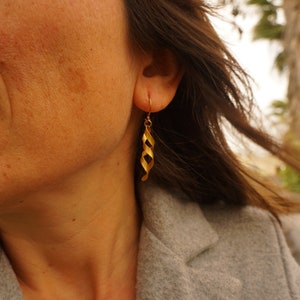 22k solid Gold Twist Earrings Spiral Earrings Gold Spiral Earrings Threader Earrings Gold Earrings 22k solid Gold Earrings artisan handmade image 8