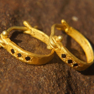 black diamond hoop earring//gold hoop earring//22k gold jewelry//handmade artisan hoop earring//artisan fine gold hoops//unique rustic hoop