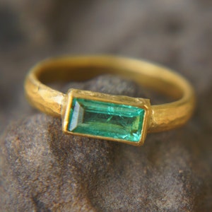 24k gold emerald ring//artisan emerald ring//emerald 24k ring//24k gold ring//24k gold hand made emerald ring//artisan gold emerald ring