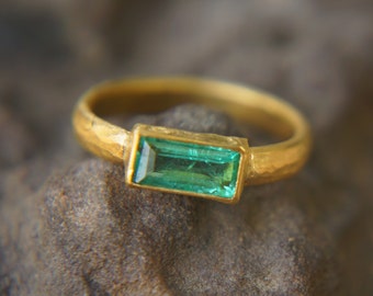 24k gold emerald ring//artisan emerald ring//emerald 24k ring//24k gold ring//24k gold hand made emerald ring//artisan gold emerald ring