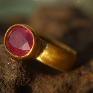 24k Goldring mit Rubin//24k Goldring//Goldring//Roter Edelsteinring//Handarbeit 24k Goldring//Unikat//Goldring mit Rubin