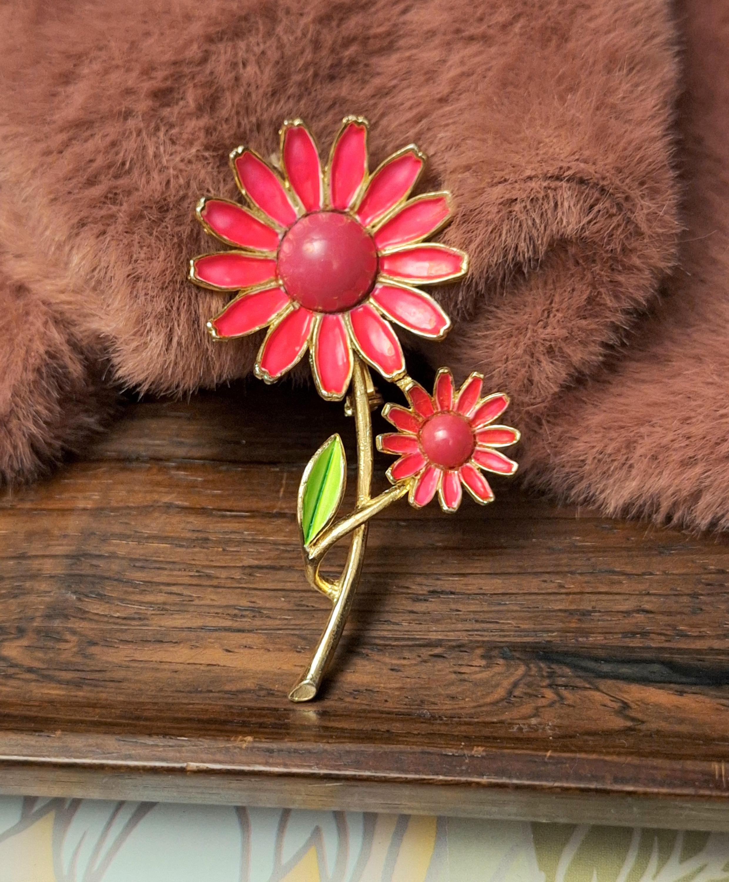 Vintage Gold Tone Pink Daisy Flower Enameled Brooch/Pin, Weiss Signed