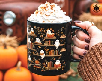 Taza con lindos fantasmas leyendo libros. Acogedora taza de cerámica para Halloween otoñal. Regalo para amantes de los libros. Taza de té para la temporada de Halloween para ella. Taza de regalo para chicas amantes de los libros en Halloween.