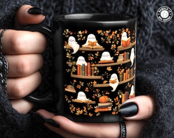 Taza de café con lindos fantasmas, temática festiva de Halloween, taza de otoño, taza de café con fantasmas góticos espeluznantes, regalo de Halloween para amantes de los libros, lindas tazas de té para amantes de los libros
