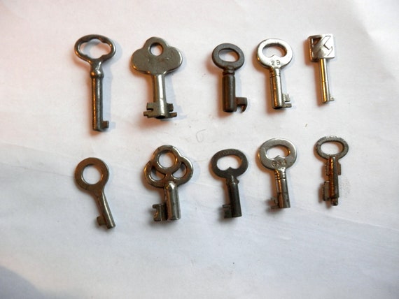 10 Antique Keys for Crafts or Collection 