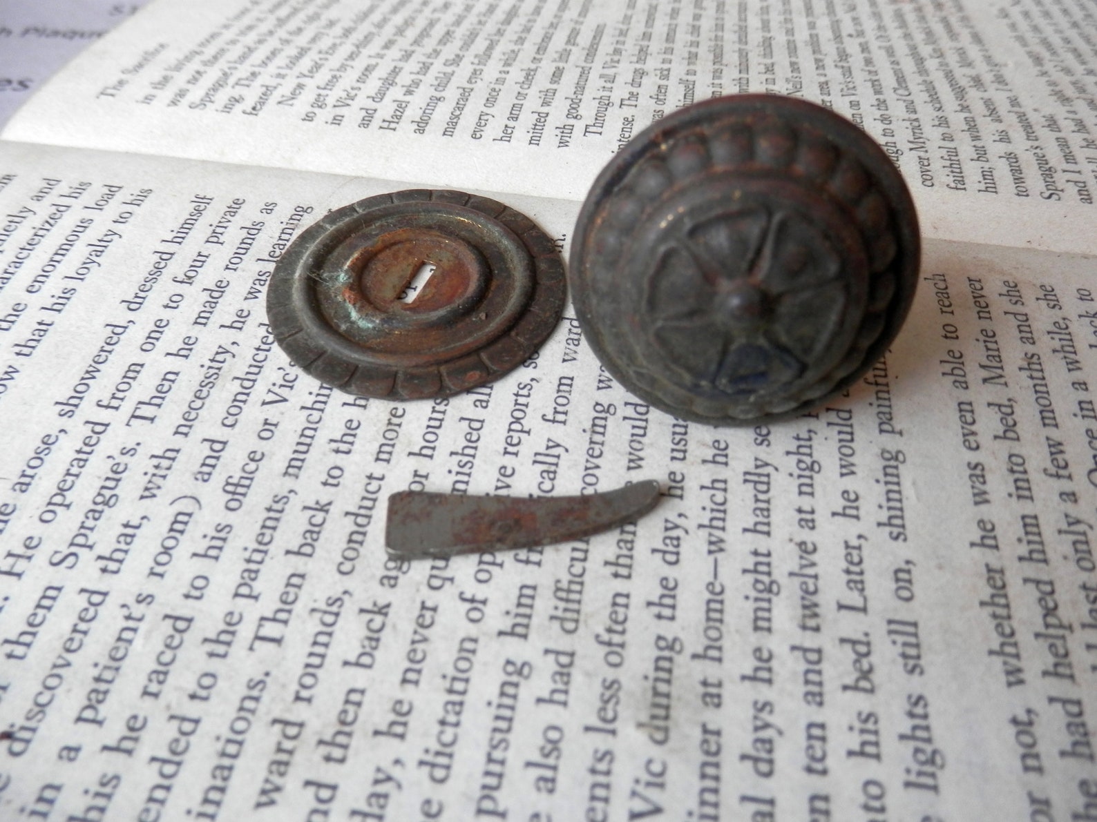 Ein 1 original Spule Schrank Knopf mit Rückplatte und innen | Etsy