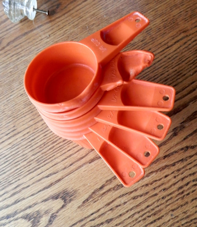 set of 6 orange tupperware measuring cups 14 23 34 1 cup vintage 12 13