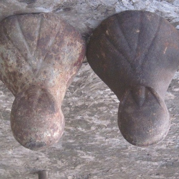 Set of 4 vintage antique Ball claw feet for a bath tub 78004